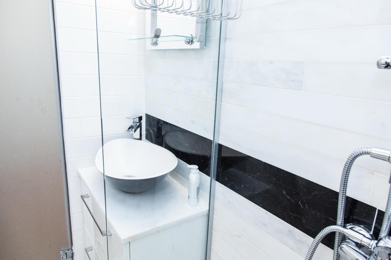 アテネGorgeous Penthouse With Private Jacuzzi And Amazing View!アパートメント エクステリア 写真
